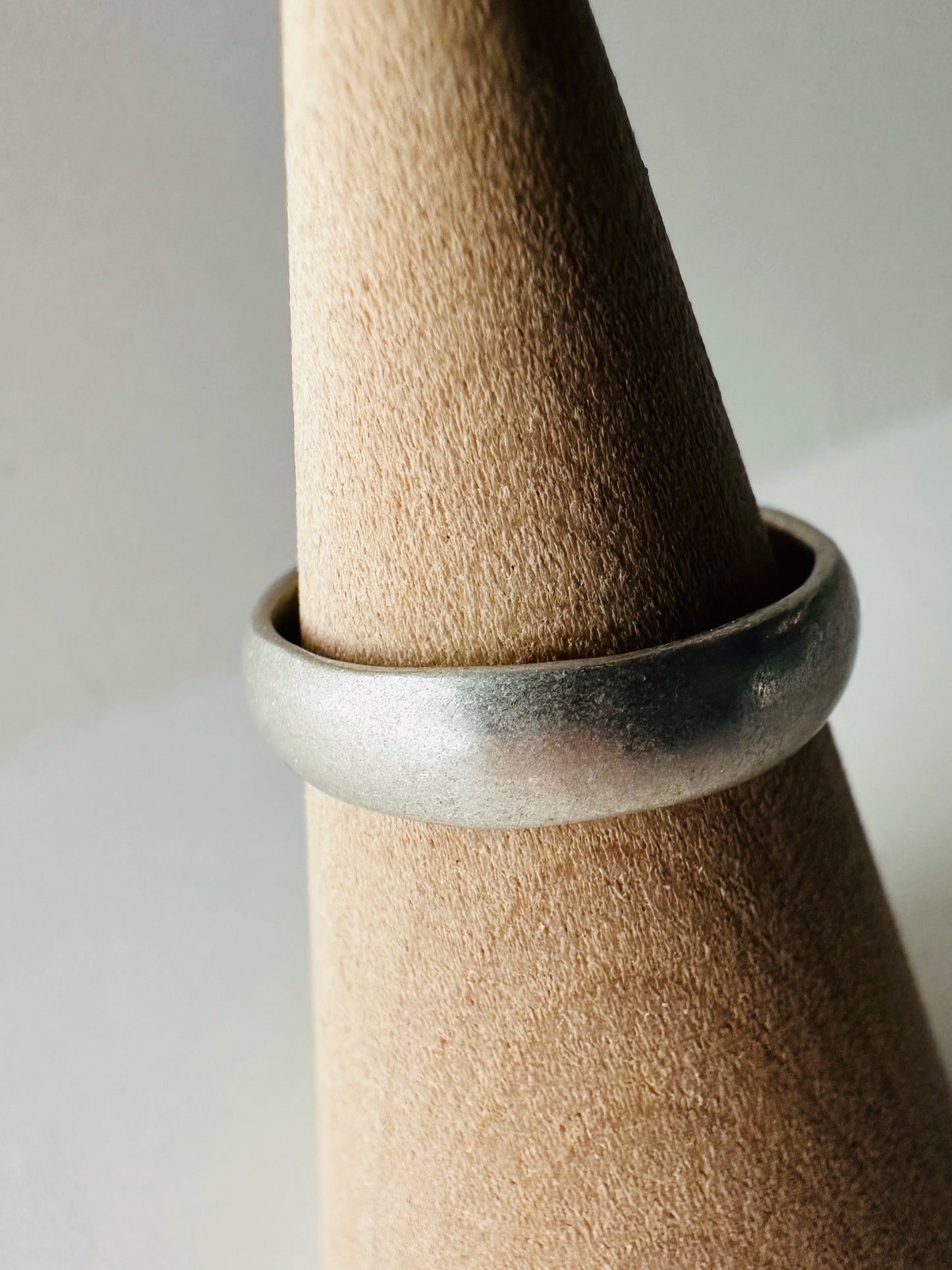 Organic Round Ring Band