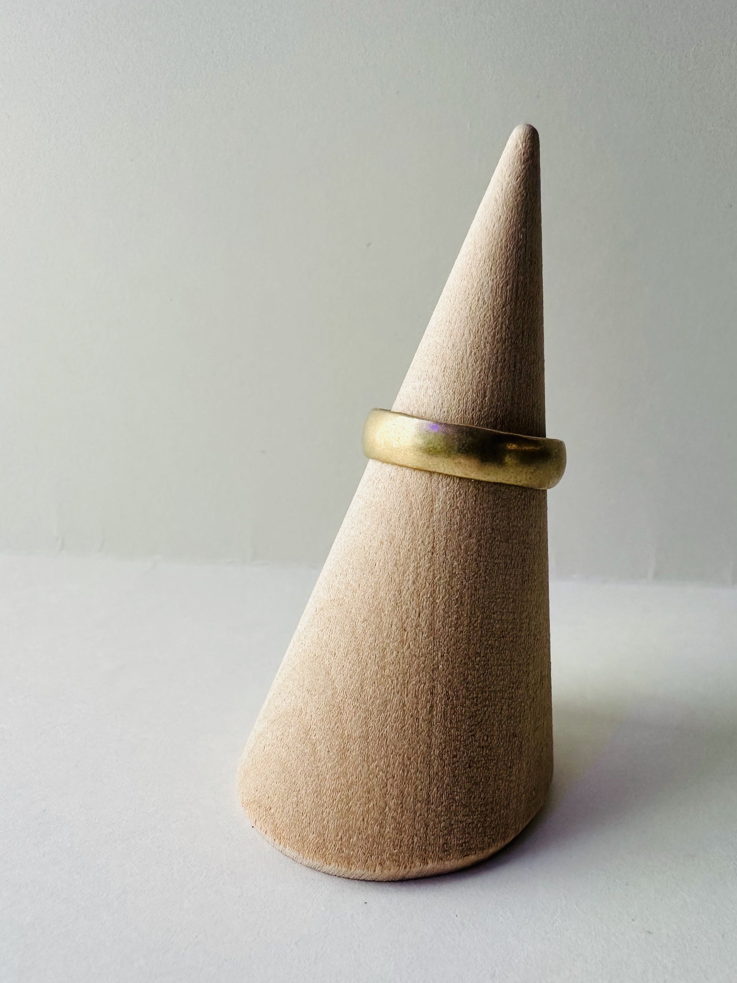 Organic Round Ring Band