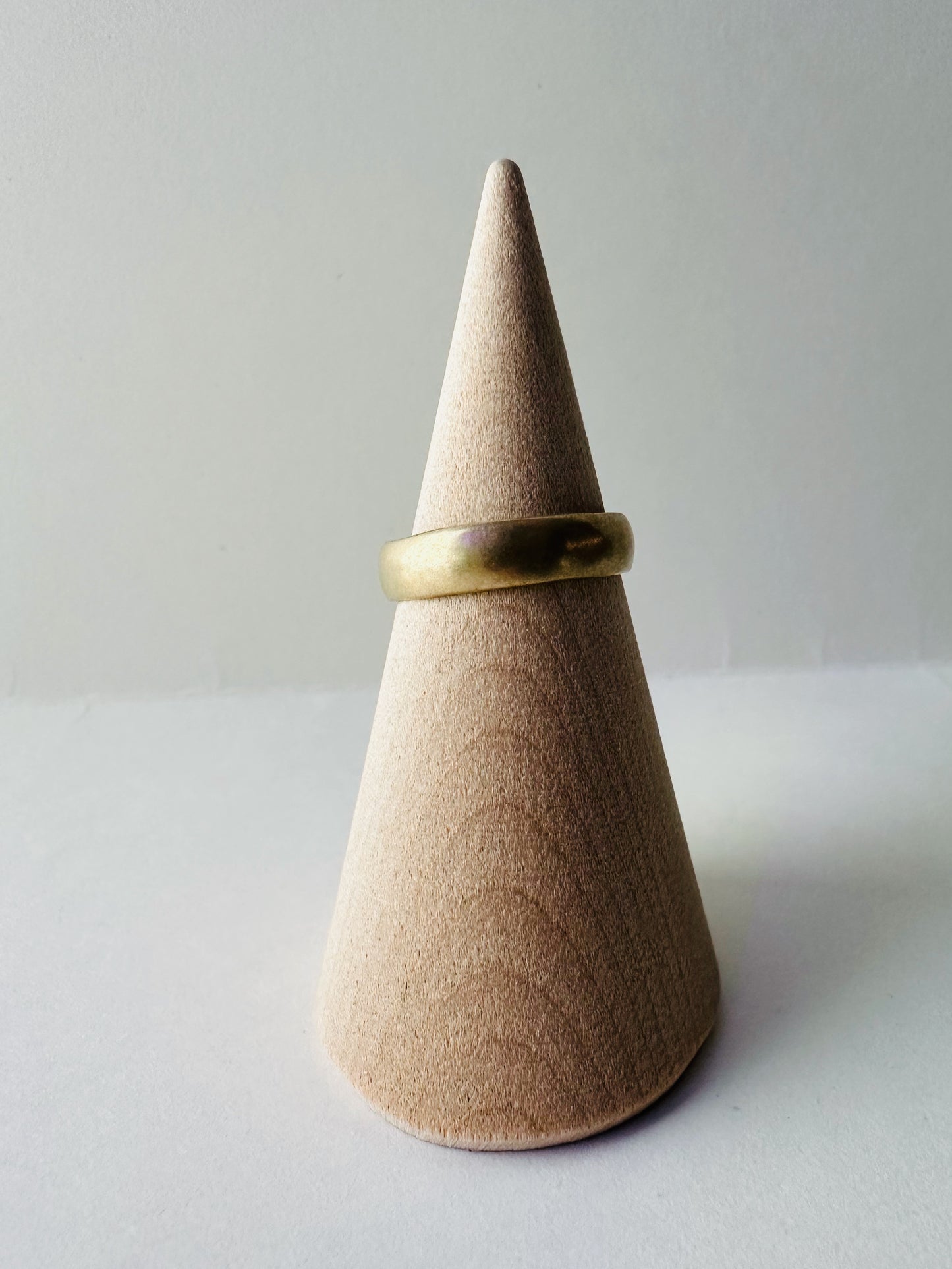 Organic Round Ring Band