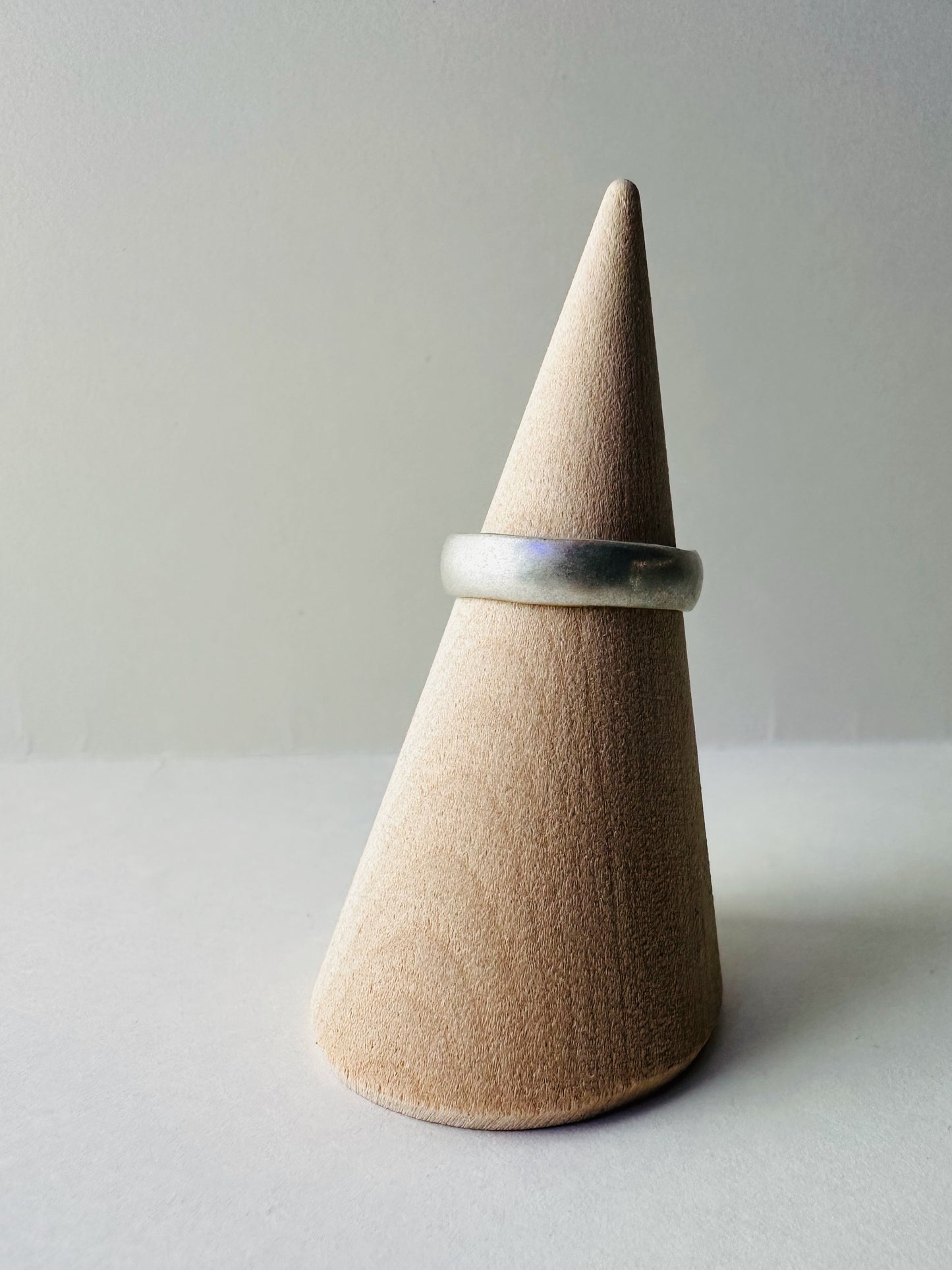 Organic Round Ring Band