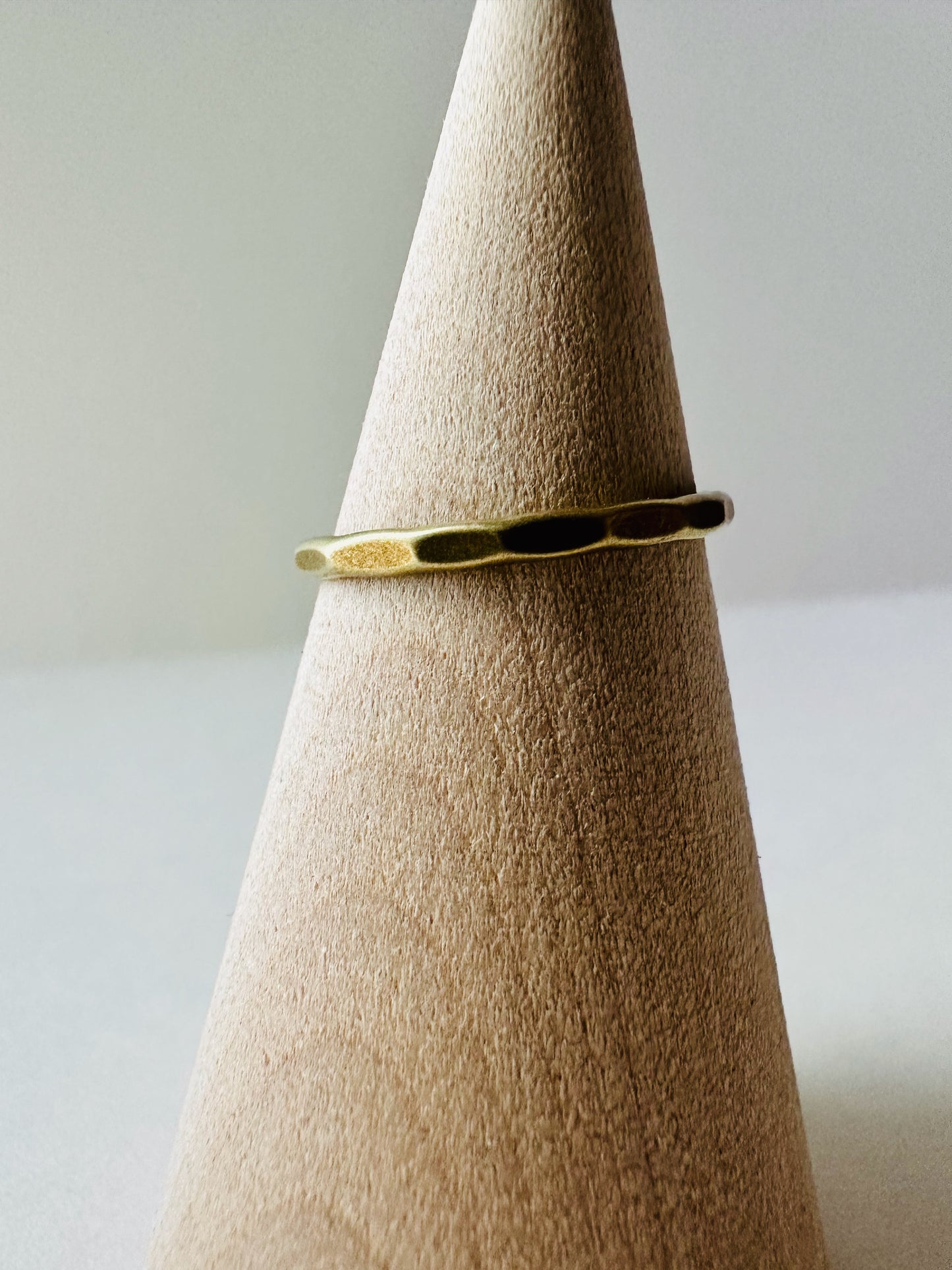 Featherweight Geometric Ring